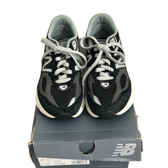 Big Kids New Balance 990 V6 Running Sneakers 4